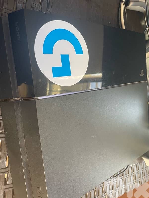 ps4 fat  + 2 games + 2 controllers (original) 1