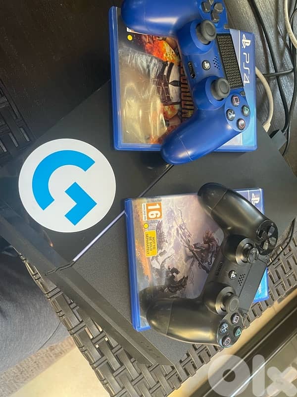 ps4 fat  + 2 games + 2 controllers (original) 4