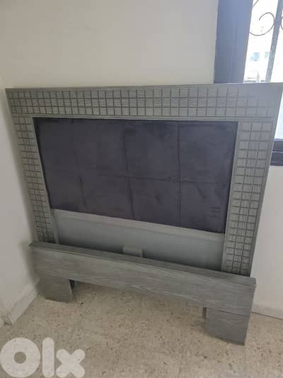 تخت مفرد و نص  شبه جديد