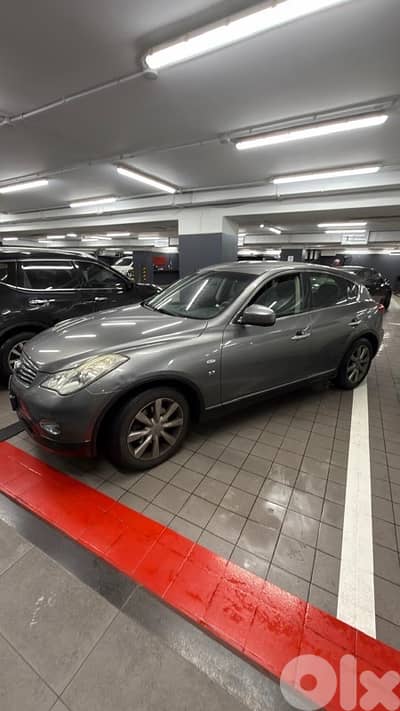 Infiniti QX50 2015 4x4, 33000 KMS ONLY, Company source