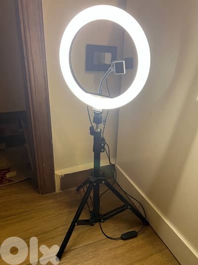 رينج لايت كبير شبه جديد طول متر ونص تواصل علخاص للتفاصيل