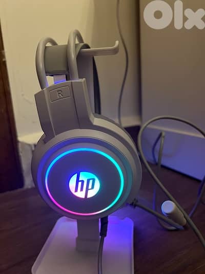 سماعة hp شبه جديدة نوعية جيدة تواصل علخاص للتفاصيل