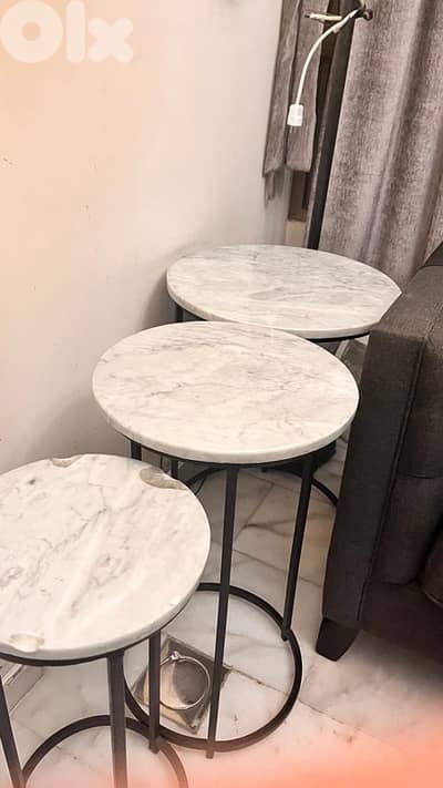 ٣ طاولات رخام