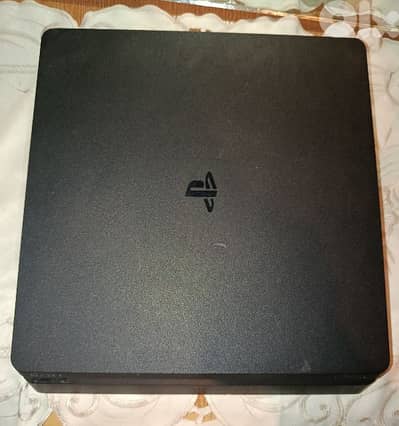 Ps4 slim with 4 CD and controller 3-meter USB cable