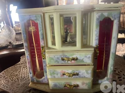 علبة مجرهرات