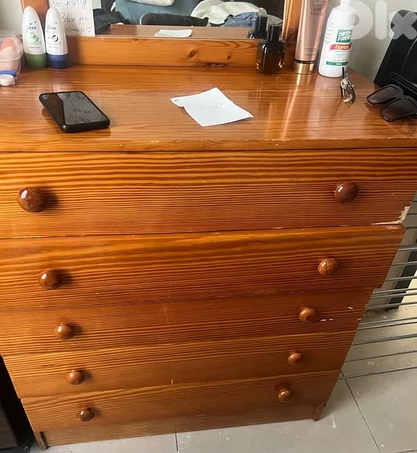 Sturdy Wooden 5-Drawer Dresser 1