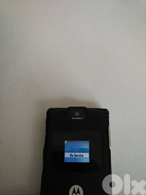 Old Motorola V3 Razr (read details) - Not Negotiable 2