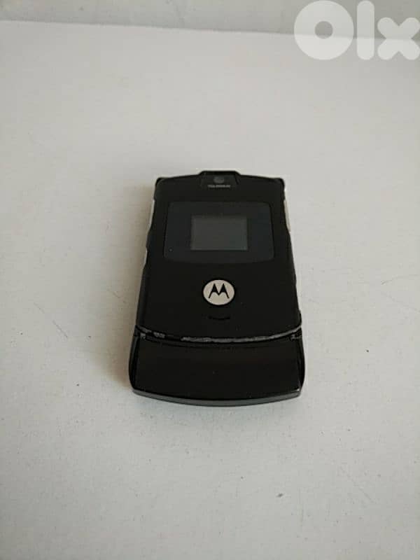 Old Motorola V3 Razr (read details) - Not Negotiable 3
