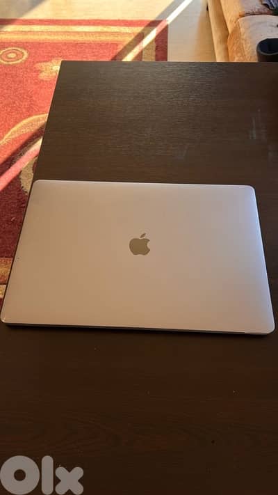 MacBook pro 2019 used like new
