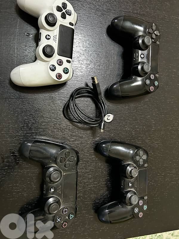 ps4 slim used / 4 controllers/ 7 games/ VR 2
