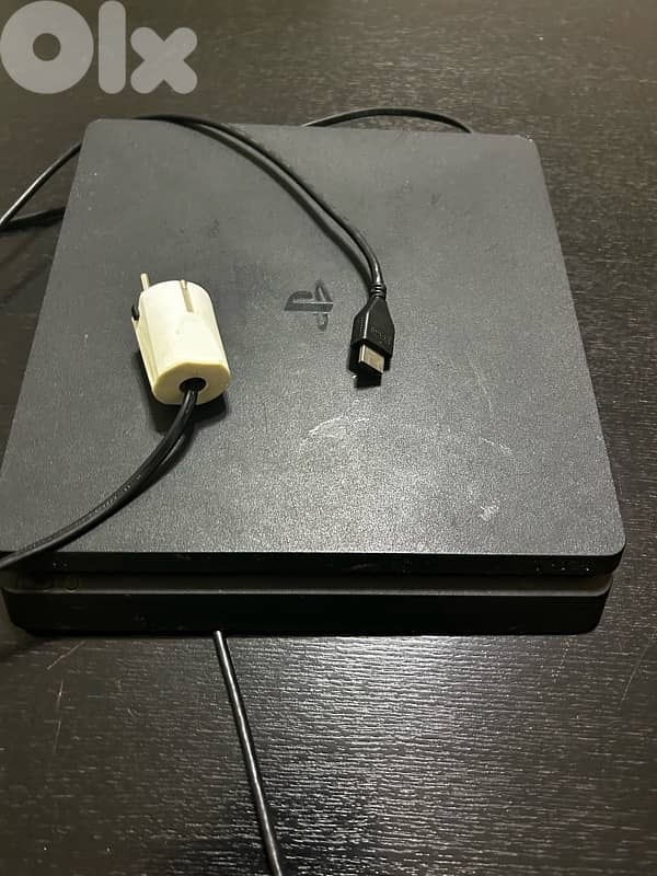 ps4 slim used / 4 controllers/ 7 games/ VR 3