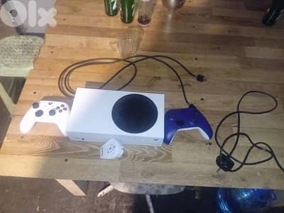 Xbox series s  new  with 2 original  controller and +20 games 330$