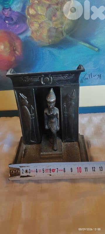 antique PharaohThutmose III exitin Temple / 1