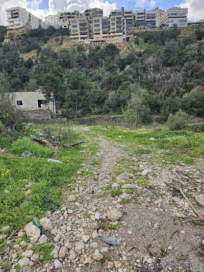 ارض للعمار في قرنة الحمرا 30/90