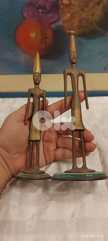 تمثال فنيقي صنع لبنان ،من الزجاج والنحاس