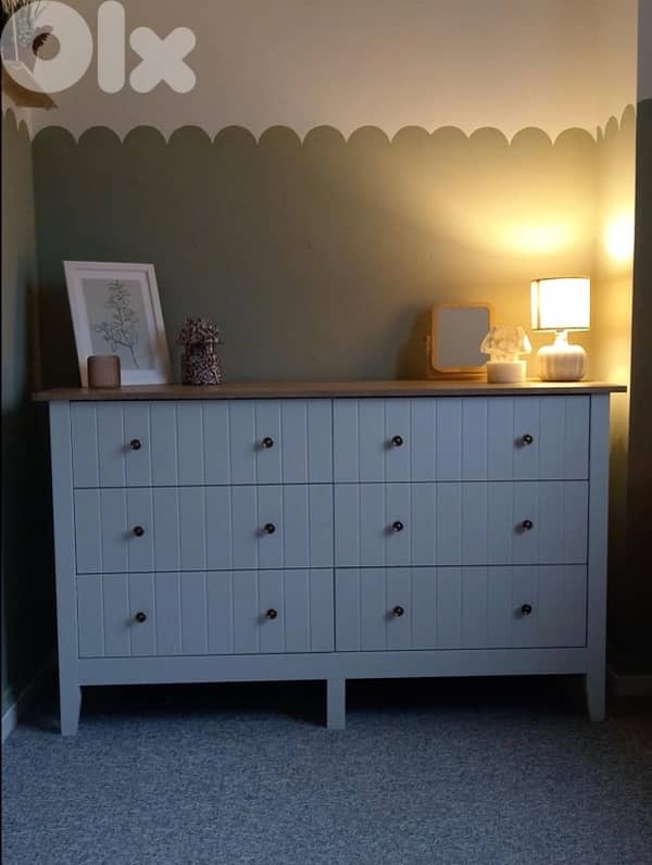 chest of drawers 13