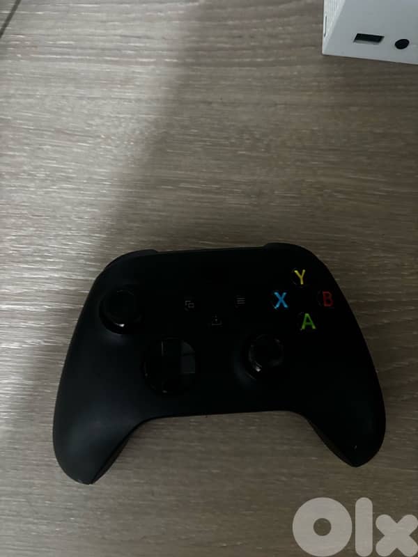 Used xbox series S + original controller 1
