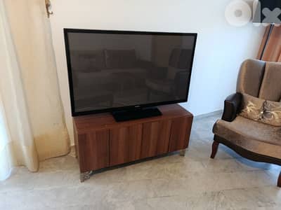 للبيع تلفزيون LG 55 Inch بحالة ممتازة تلفزيون إل جي  بشاشة كبيرة