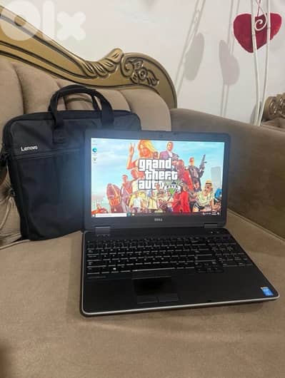 Laptop Dell i5 8 ram with vga