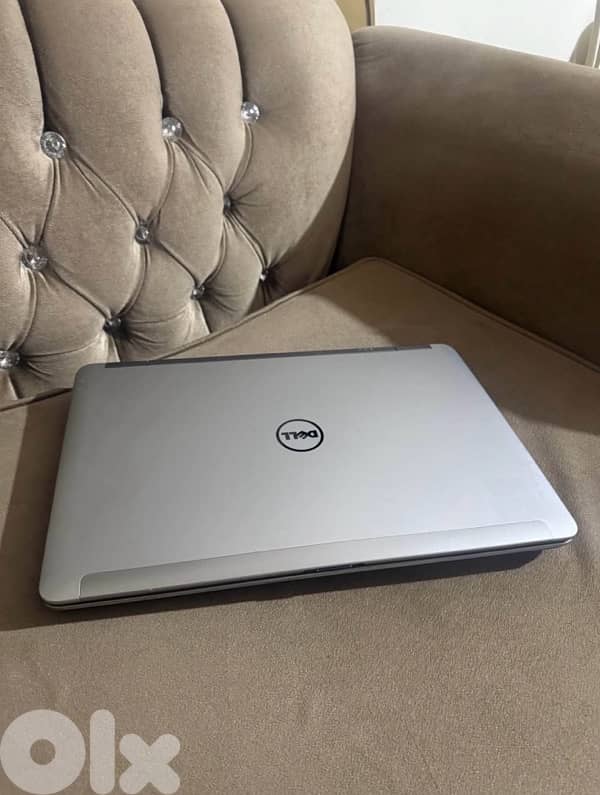 Laptop Dell i5 8 ram with vga 1