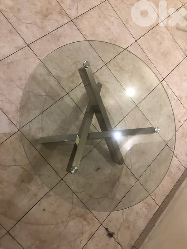 chrome center table in excellent condition. 220$ 2