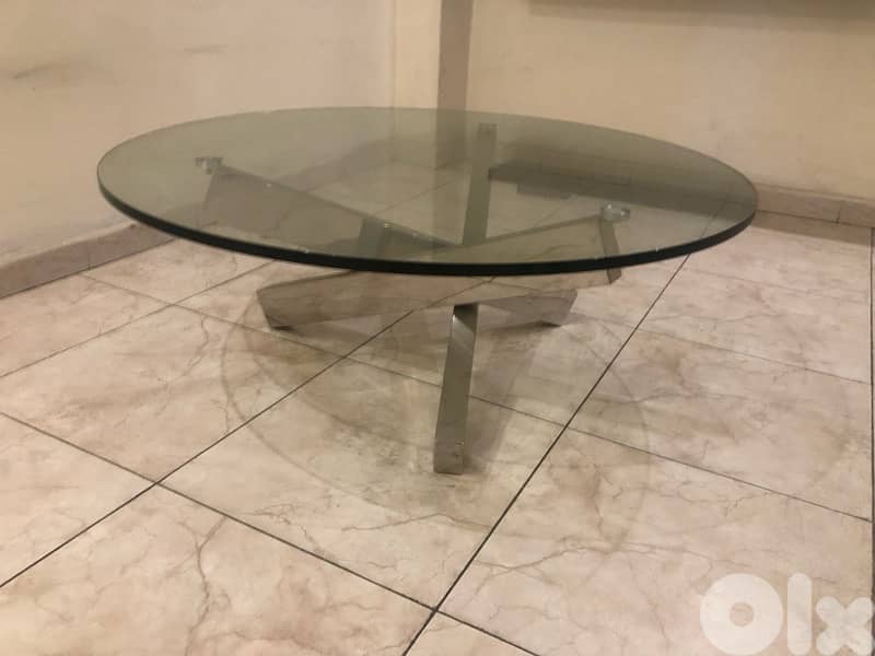 chrome center table in excellent condition. 220$ 3