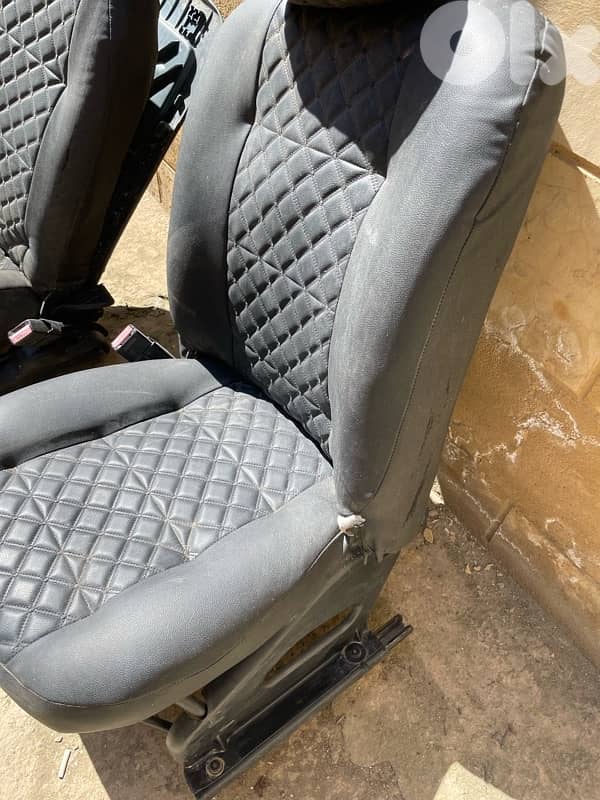 Rapid Renault 2000 Car Seats 4