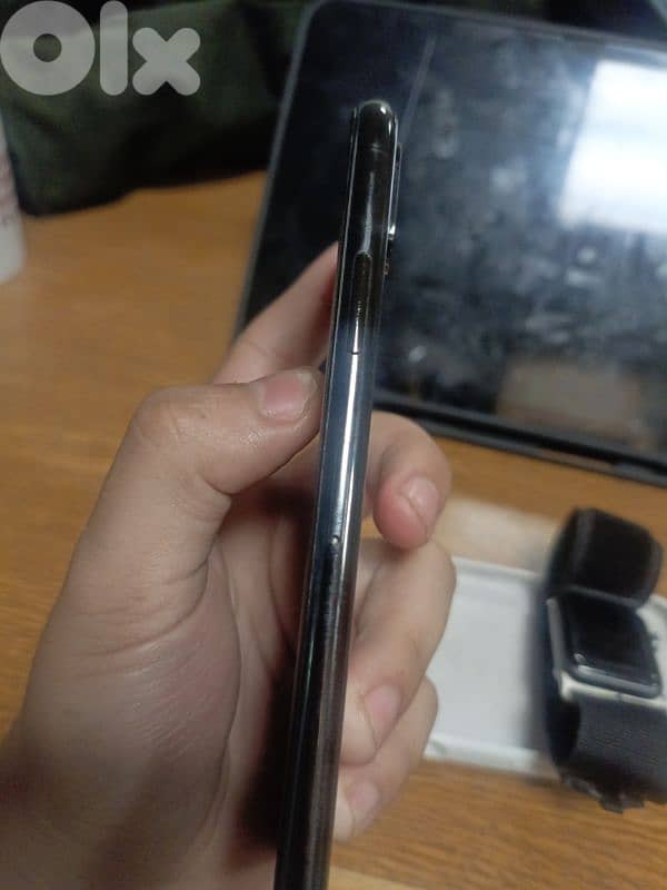 both are new zero scratches iPhone x 2