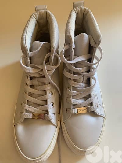 Stradivarius white boots