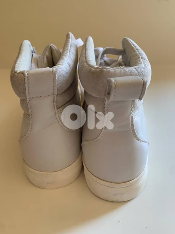 Stradivarius white boots 1