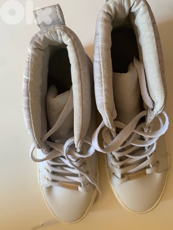 Stradivarius white boots 5