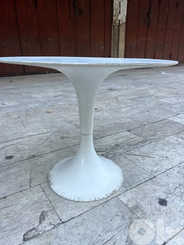 Mid-century tulip coffe table 70’s fibre glass 250$ 1