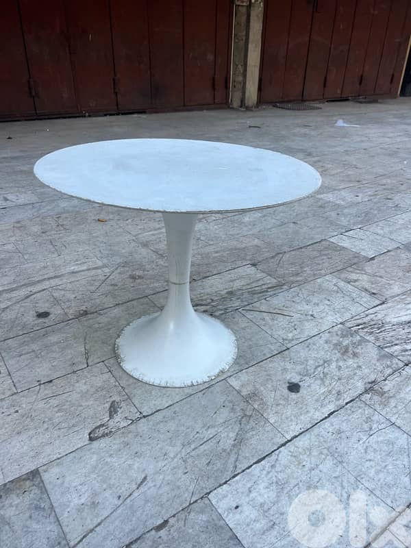Mid-century tulip coffe table 70’s fibre glass 250$ 2