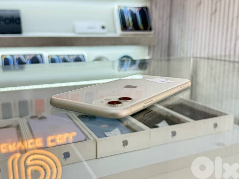 iPhone 11 64Gb super clean in excellent condition 3