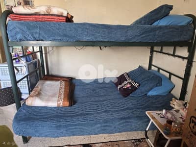 تخت حديد طابقين وخزانة
