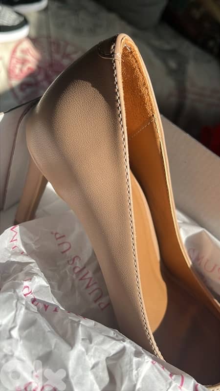 nude color pump heal in box 2