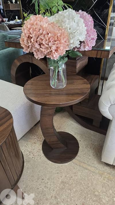 طاولة زاوية موبيليا. corner table mobilia