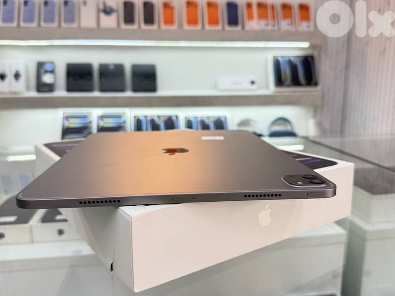 m2 Pro 1 TB 12.9-Inch excellent condition 2