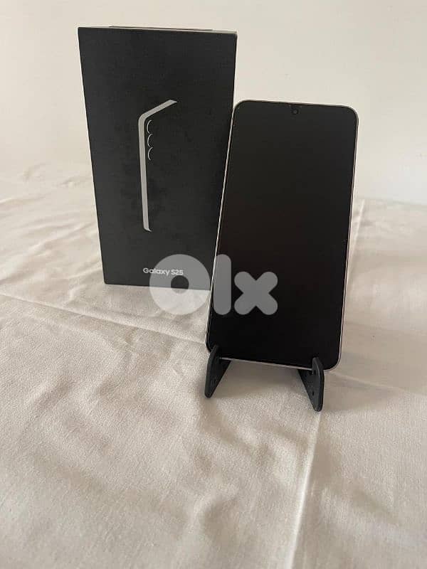 Samsung Galaxy S25 Package – Complete Set 4