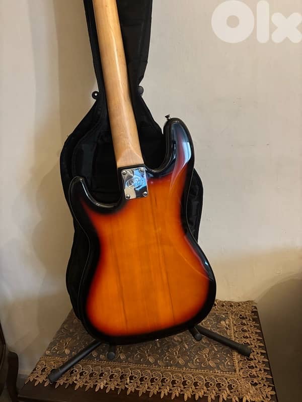 bass electric guitar 3