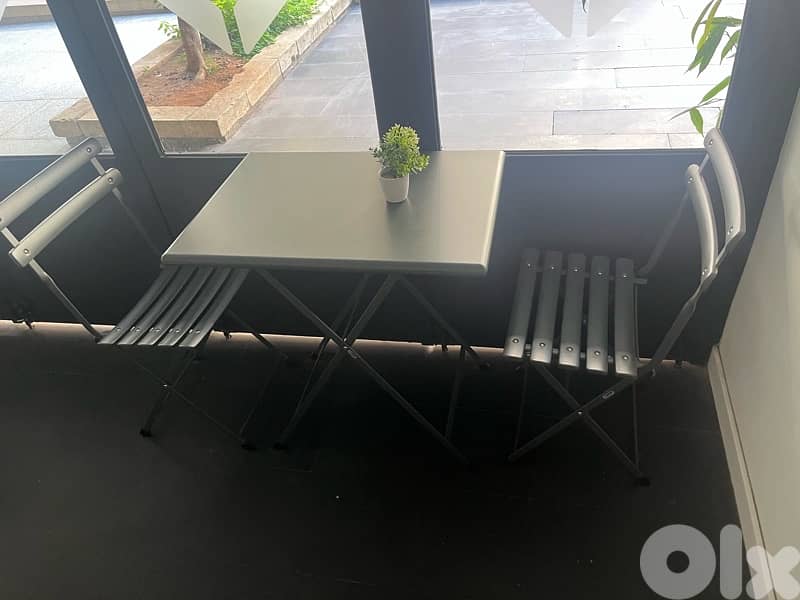 3xoutdoor steel tables and 7xchairs 3