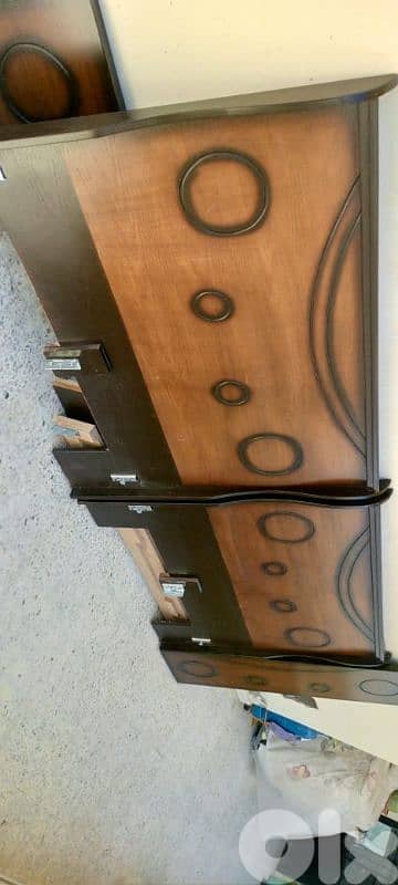 2 single beds and a dressing table 1