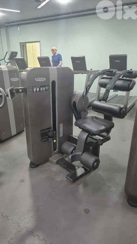 technogym artis line selectorized machines with screens 3