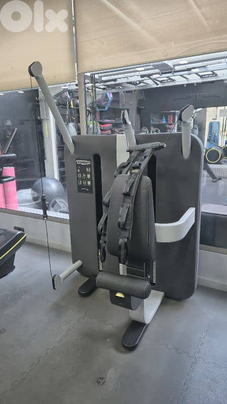 technogym artis line selectorized machines with screens 5