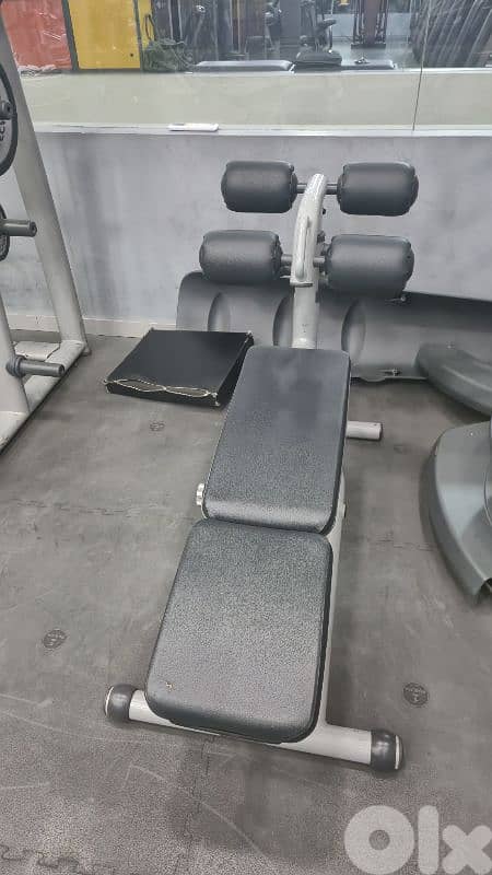 technogym artis line selectorized machines with screens 7