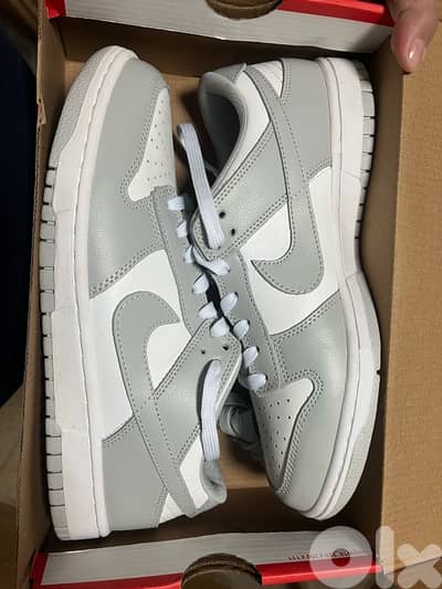 nike dunk low white gray