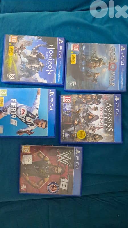 ps4 with 2 consoles original and 5 games 2