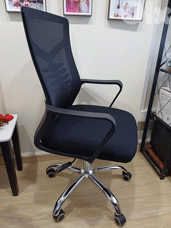 Office and Chairs for sale 2