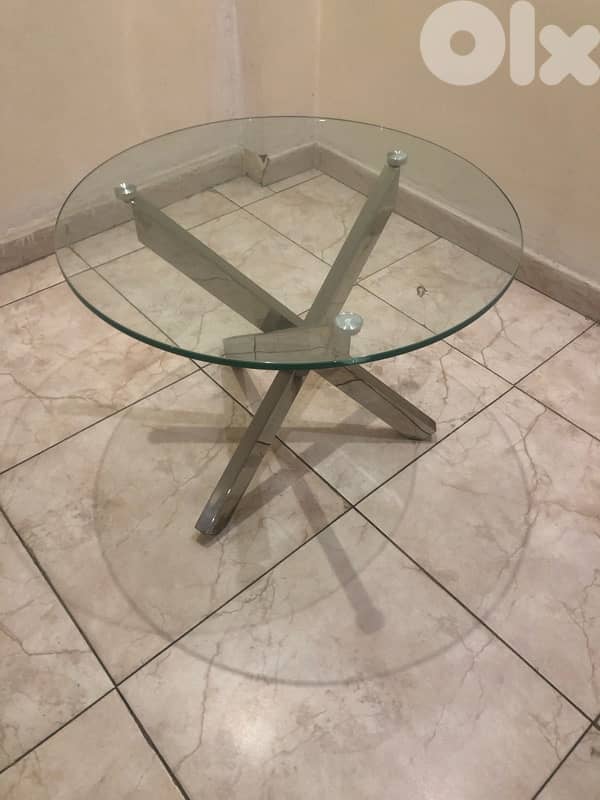 chrome side table in excellent condition, 120$ 1