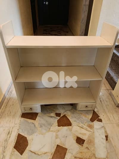 مكتبة بيضاء